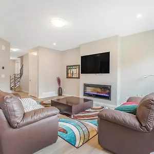 A Cozy 3 Bedroom New House With 2 Living Edmonton